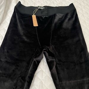 SKIMS VELOUR LEGGING - color SOOT (black)